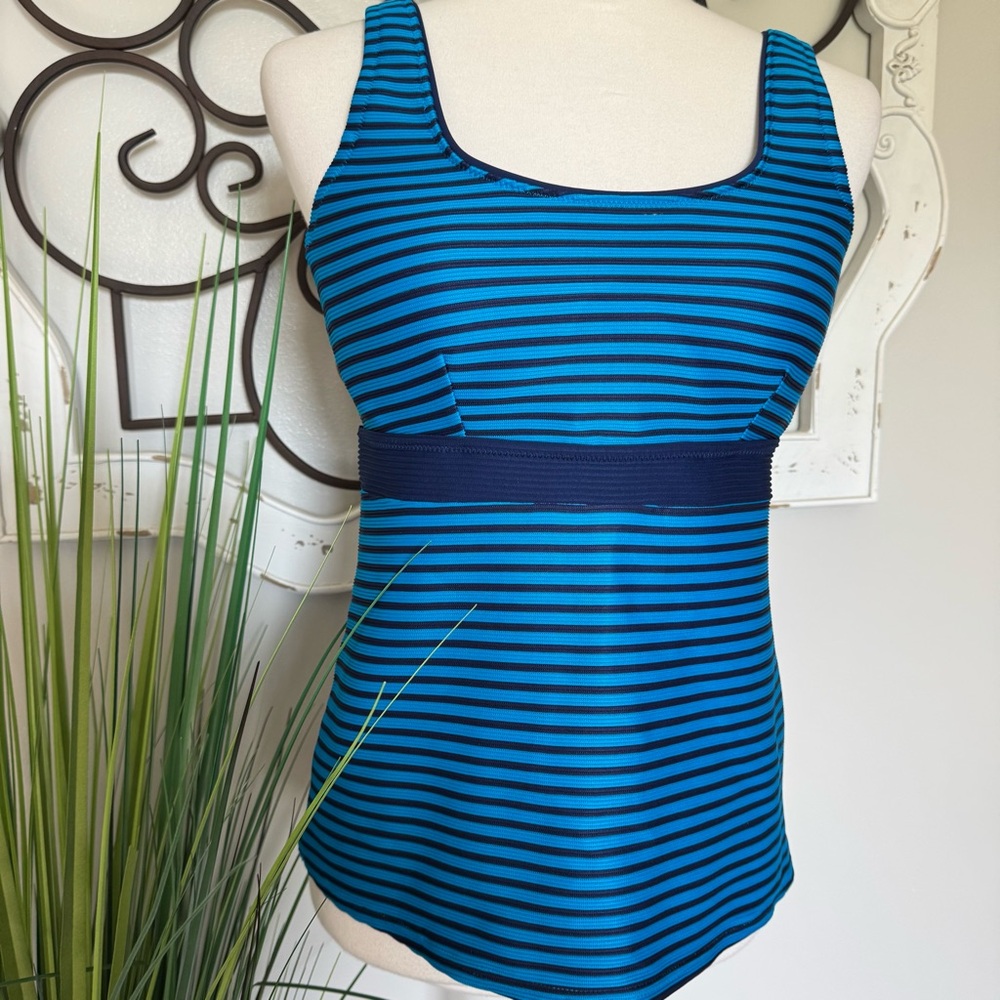 LANDS’ END Size 10 Textured Blue Tankini Swimsuit Top with Underwire